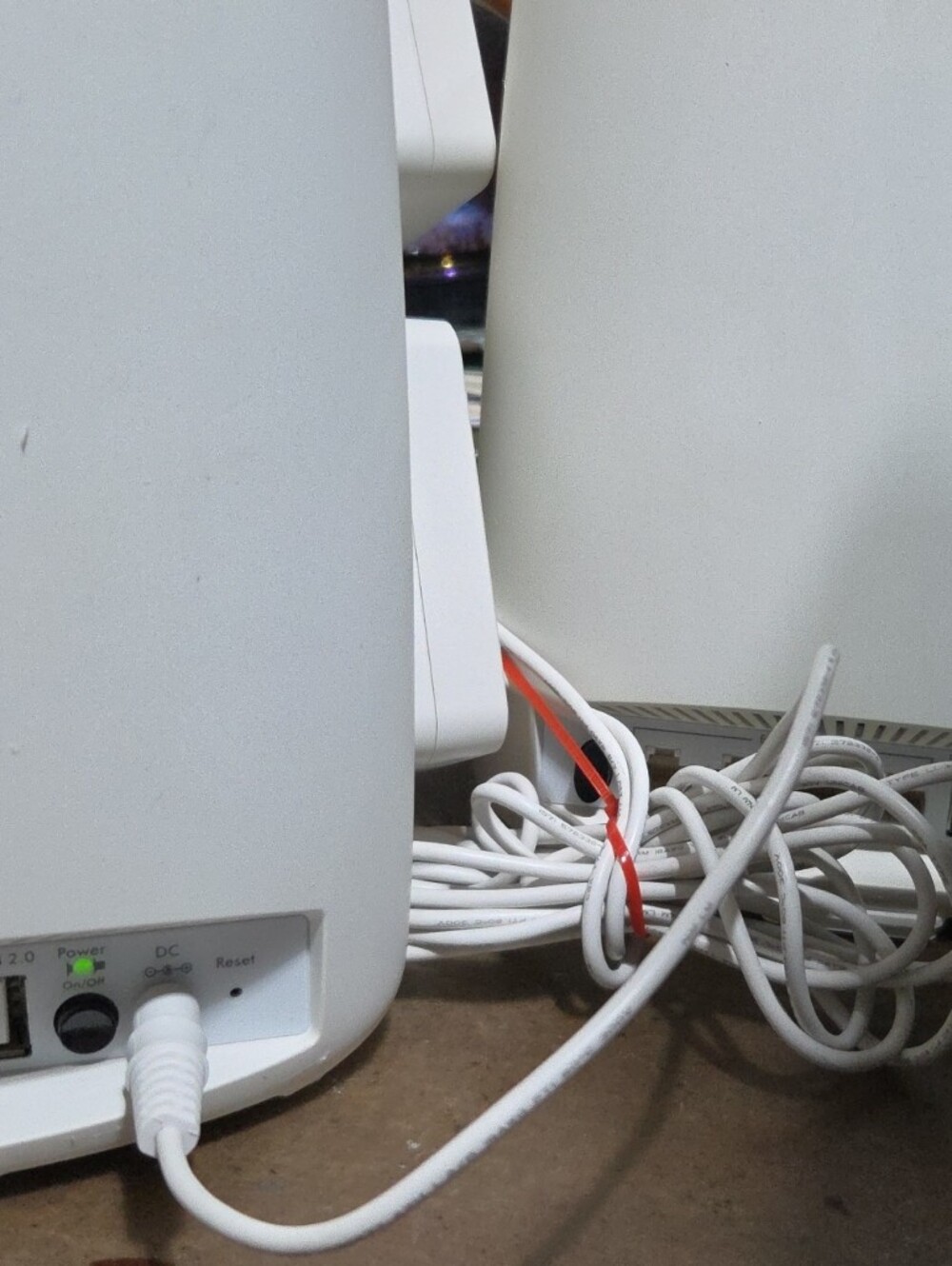 NETGEAR/orbi RBR50 Wireless Router And RBS50 Satellite Package - Picture 2 of 5